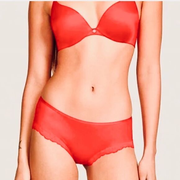 Victoria's Secret VERY SEXY
Lace-Trim Red Cheeky Panty
CUTOUT BACK LACE … - Picture 1 of 17